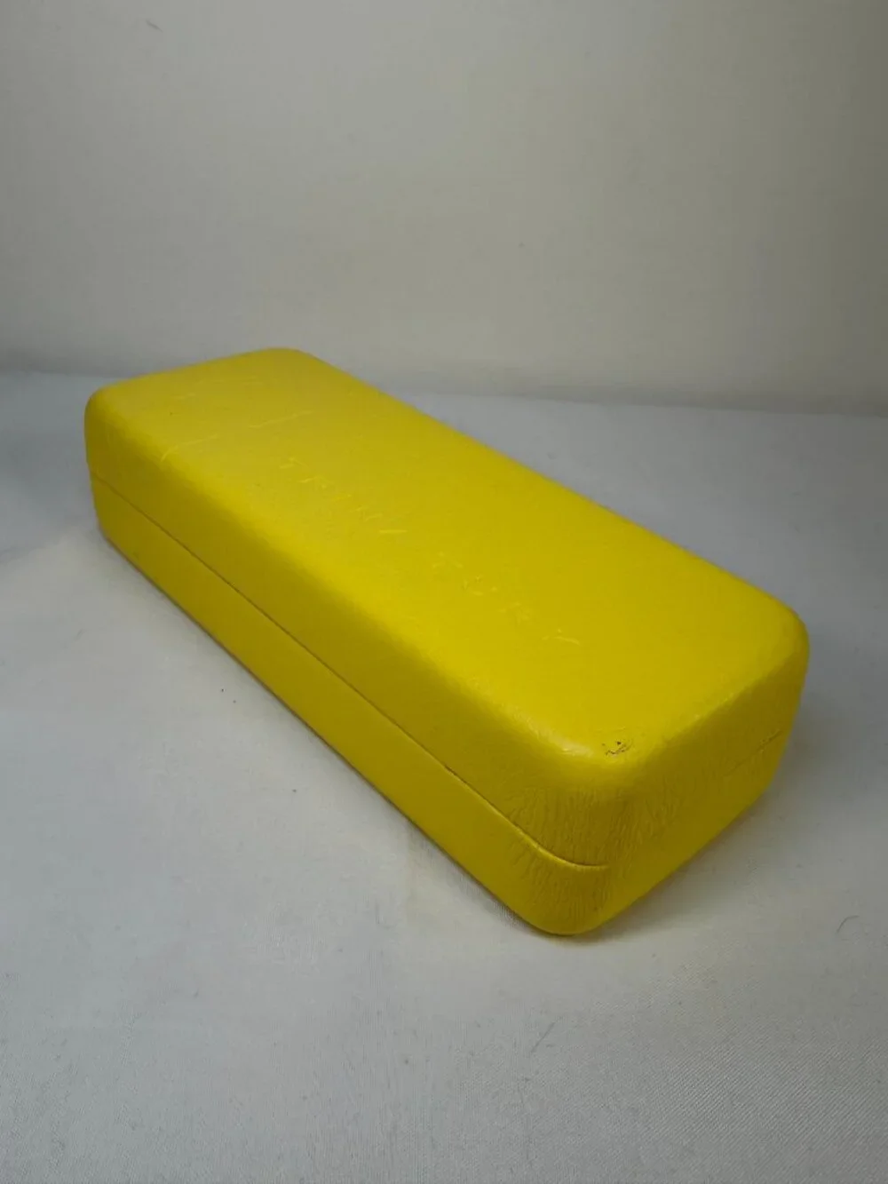 TRINA TURK Yellow Clamshell Glasses Eyeglass Sunglass Case and Cloth